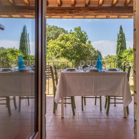 Apartment Valdana Charming Flat With Veranda And Garden *
