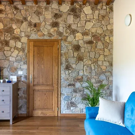 Valdana Charming Flat With Veranda And Garden *